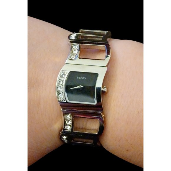 Seksy Skonda Swarzorsky Crystal Silver Tone Curve Watch Womens 8\